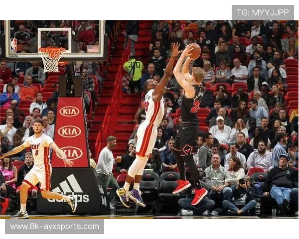 阿德巴约对决马尔卡宁，锋线对决定胜负